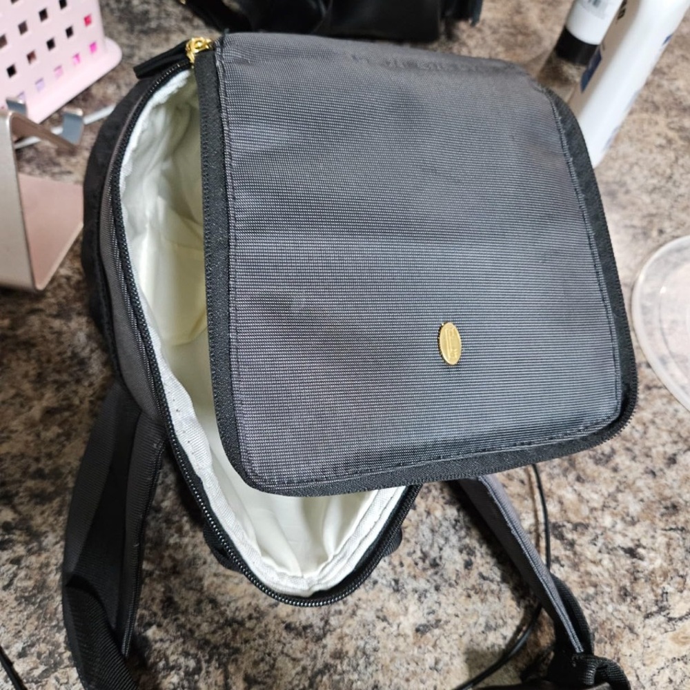 Idaho Jones hands free breast pump belt bag